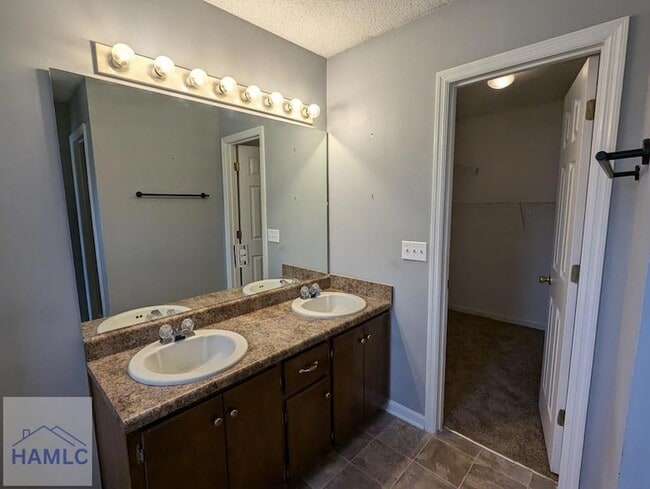 Building Photo - 215 Bridgemont Way