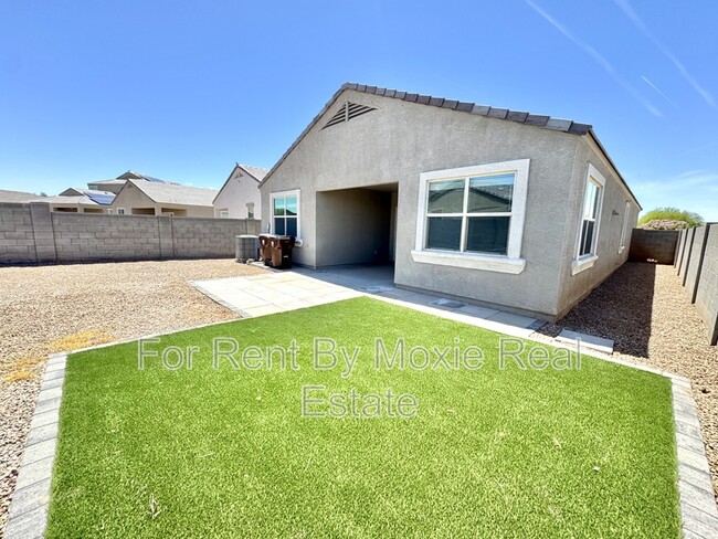 Building Photo - 17875 N Pietra Rd