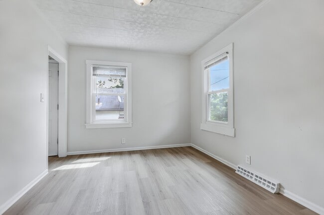 Building Photo - 3728 Standish Ave