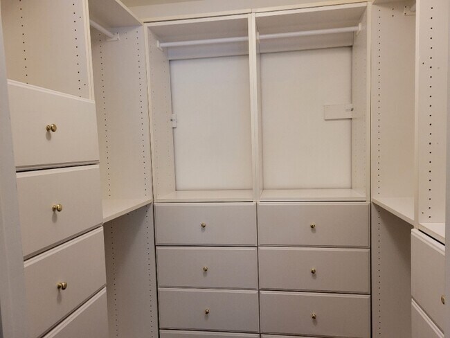 Building Photo - 187 Potomac Dr