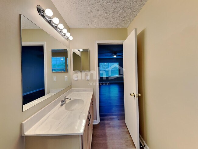 Building Photo - 7366 Murrayfield Dr