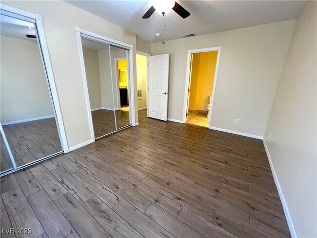 Building Photo - 7300 W Pirates Cove Rd