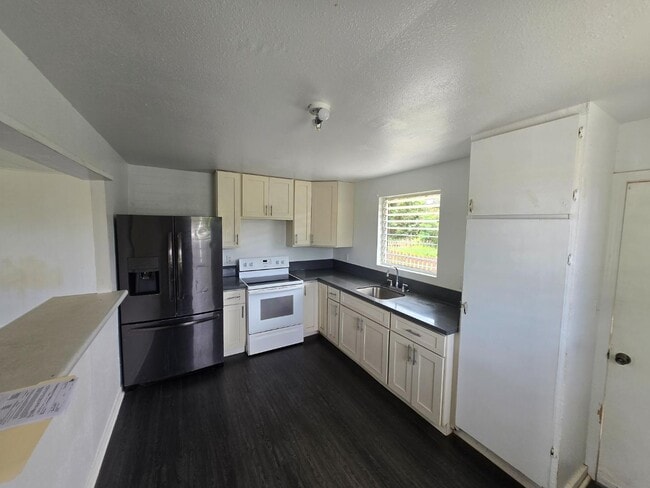 Building Photo - 84-956 Hanalei St - Unit B