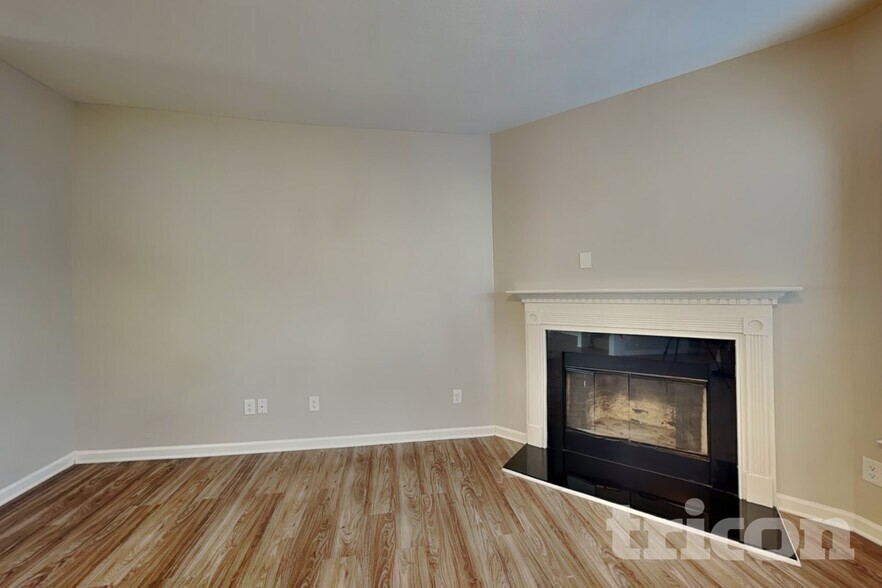 Building Photo - 807 Chastain Ave
