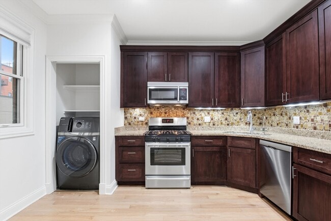 Building Photo - 2340 W Adams St