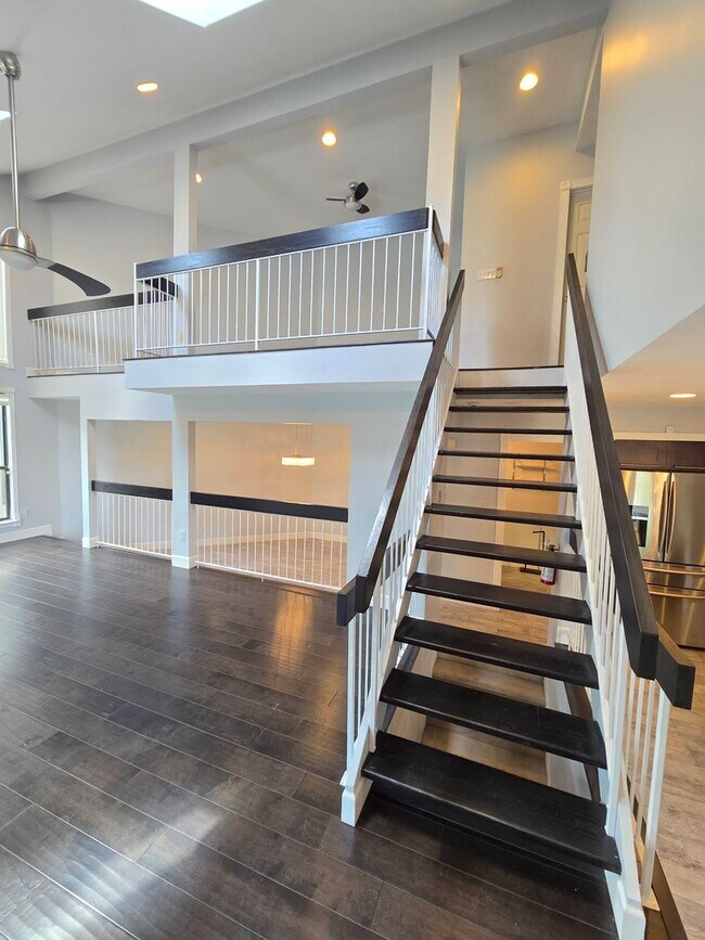 Building Photo - Amenities abound! Spacious, 2-bed & 2.5-ba...