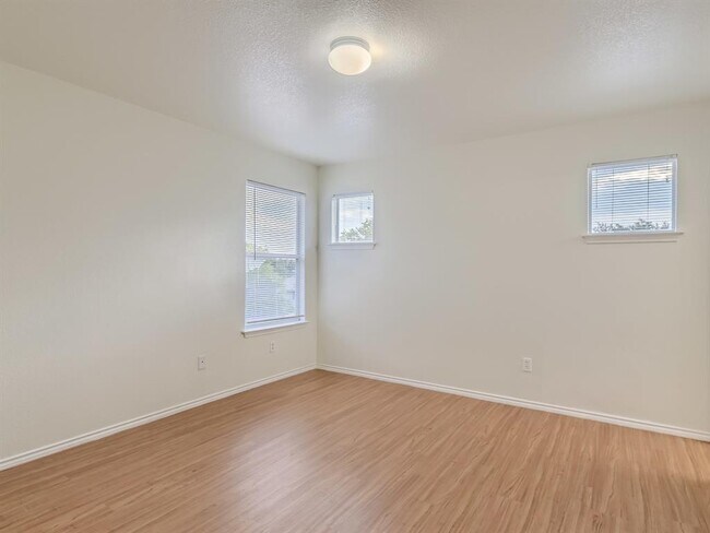 Building Photo - 13913 Harris Ridge Blvd