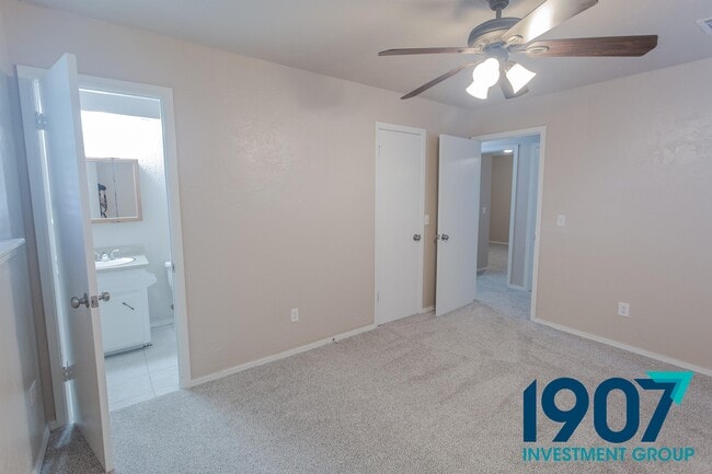 Building Photo - 1127 Berwyck Dr