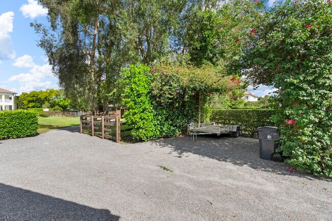 Building Photo - 14492 Equestrian Way