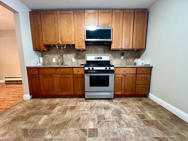 Building Photo - Gorgeous 3-Bedroom Townhome in Juniata! Available NOW!