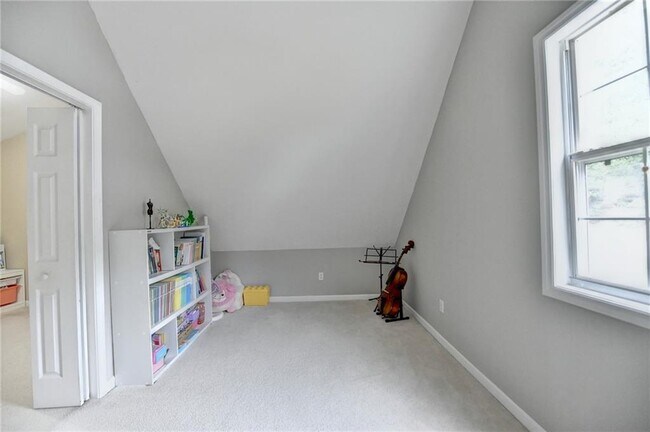 Building Photo - 2172 Woodbriar Dr