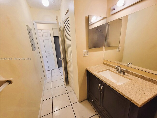 Building Photo - 307 S Ocean Dr