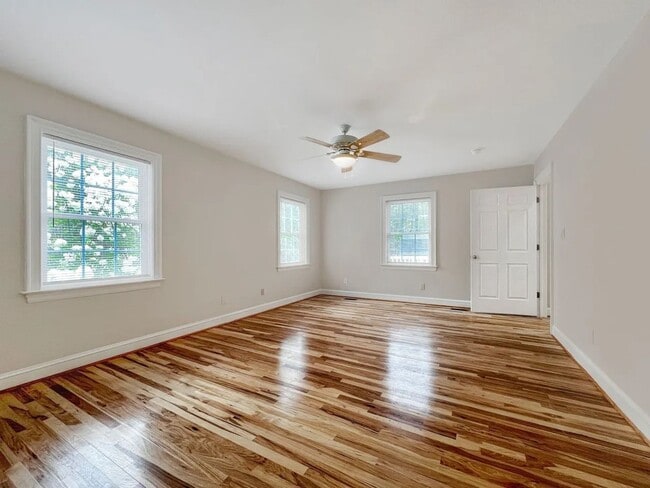 Building Photo - Secluded Near West End 5 bedroom