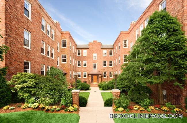 Building Photo - 1539 Beacon St
