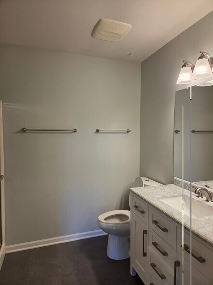 Building Photo - 7030 Park Lane Ct