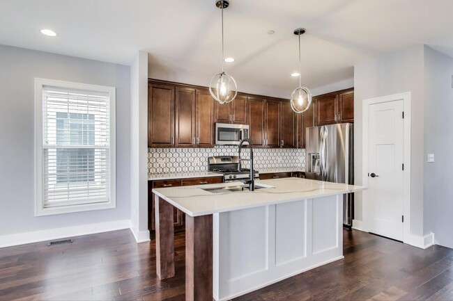 Building Photo - 10 N Dryden Pl