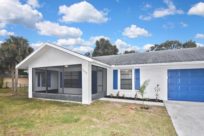 Building Photo - 1202 E 7th St