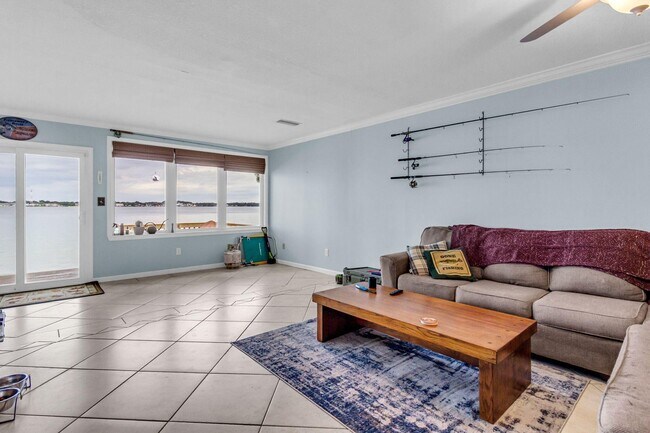 Building Photo - 251 Shalimar Dr