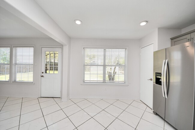 Building Photo - 8026 Big Oak Trail Dr