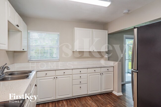 Building Photo - 3044 Yanlee Ln