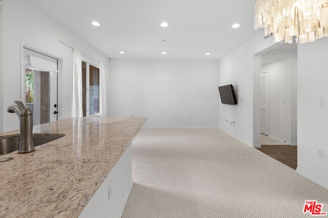 Building Photo - 6020 S Seabluff Dr