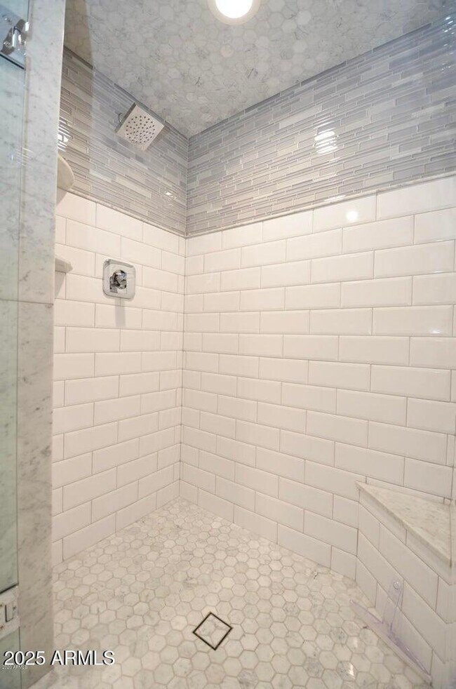 Building Photo - 816 E Seldon Ln