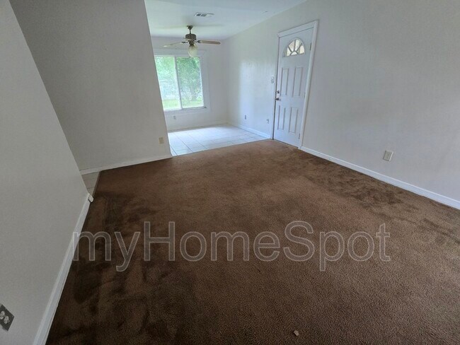 Building Photo - 916 Twinbrook Ave