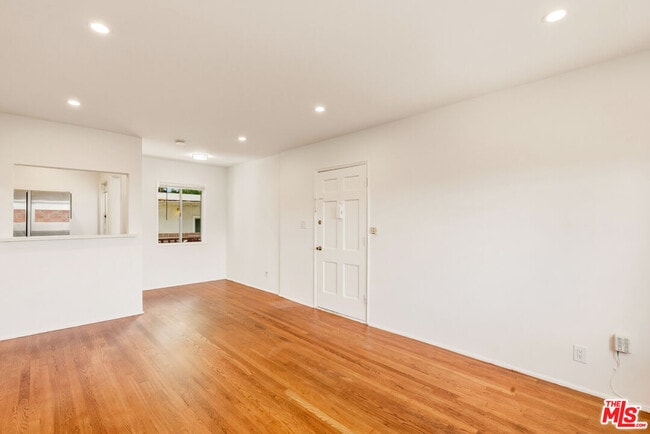 Building Photo - 2710 Bellevue Ave