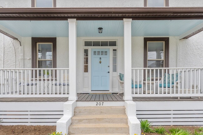 Building Photo - 207 Douglas Ave