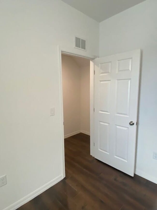 Building Photo - 1 Bedroom 1 Bath Garage apartment with attached 1 car garage