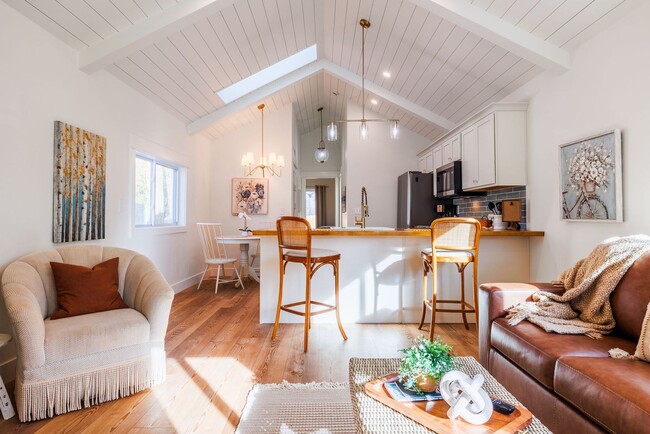 Building Photo - Beautifully remodeled bungalow