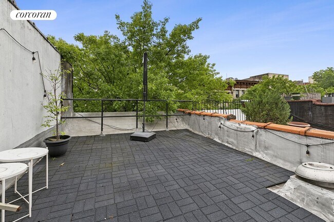 Building Photo - 423 W 146th St