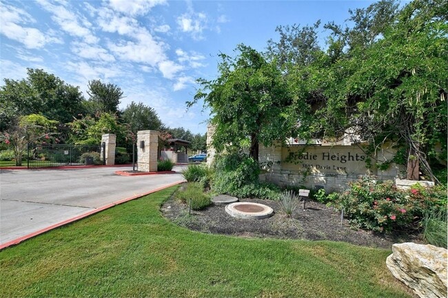 Building Photo - 3101 Davis Ln