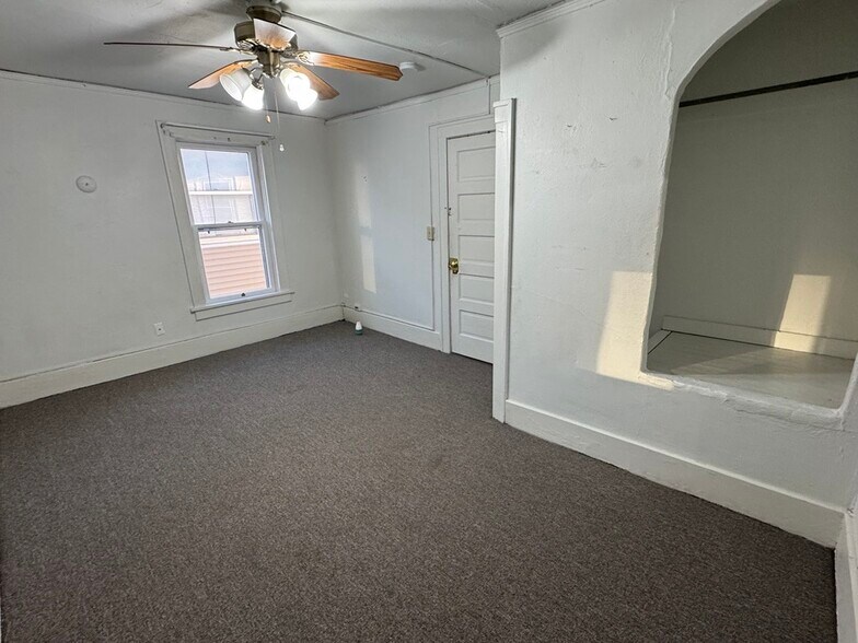 Building Photo - 222 N Dubuque St