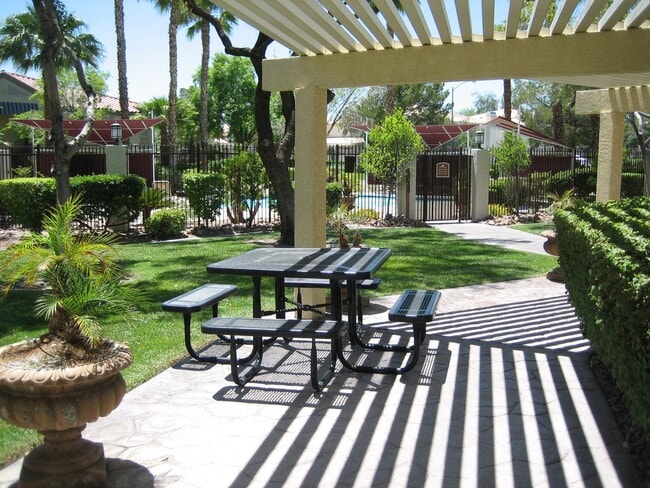 Building Photo - NICE CONDO, 3 BEDROOMS, 2 FULL BATHS, NEW ...