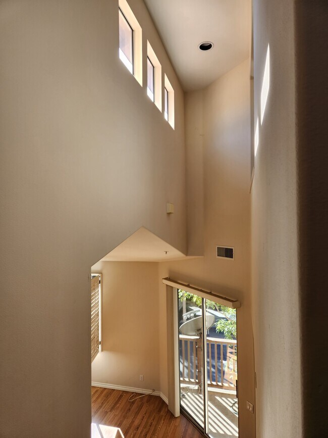Building Photo - 2651 Dunstan Dr