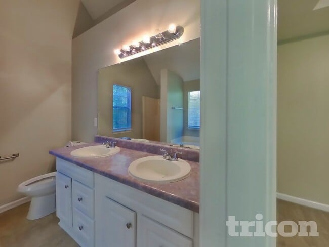 Building Photo - 538 Grove Pointe Ct