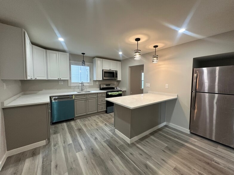 Building Photo - 13 Gladstone St