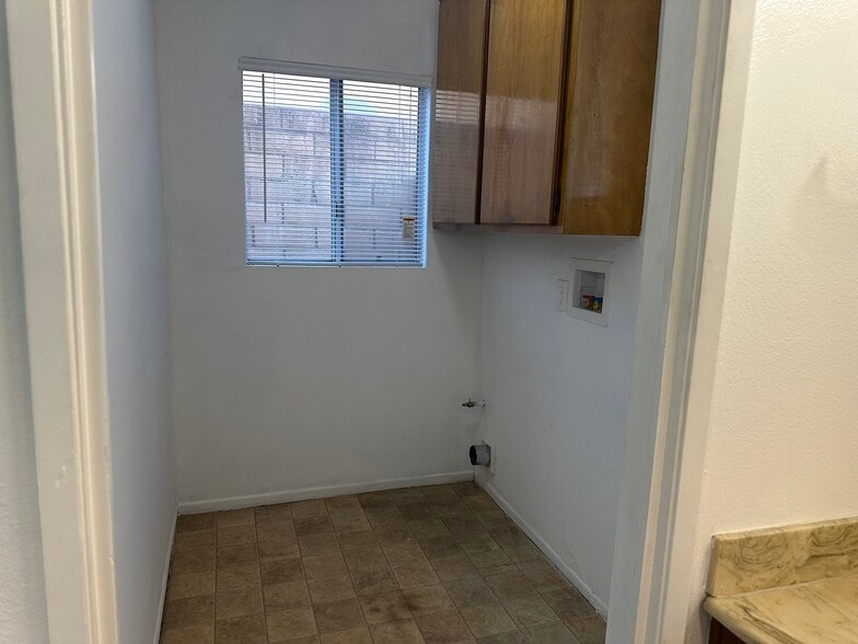 Building Photo - 244 S 10th St