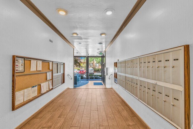 Building Photo - 470 N Civic Dr