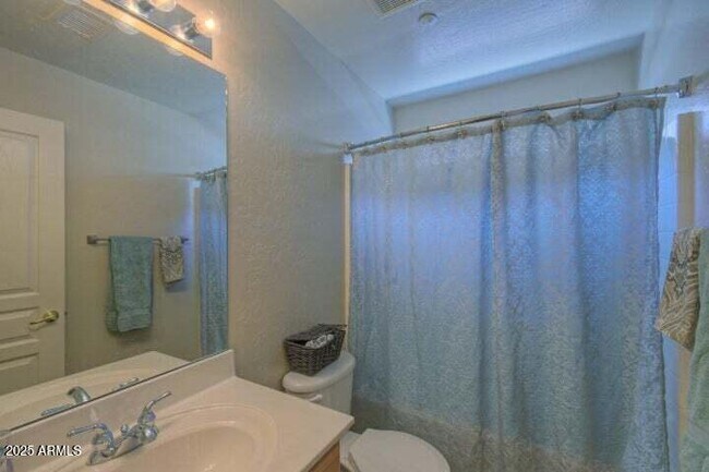 Building Photo - 10429 E Hillery Dr