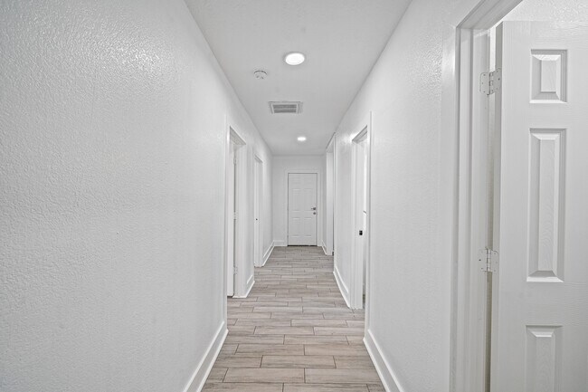 Building Photo - 4611 Idaho St