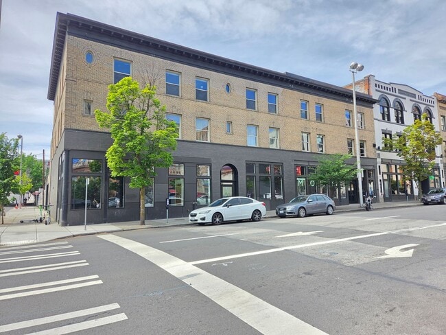 Building Photo - 401 W 1st Ave