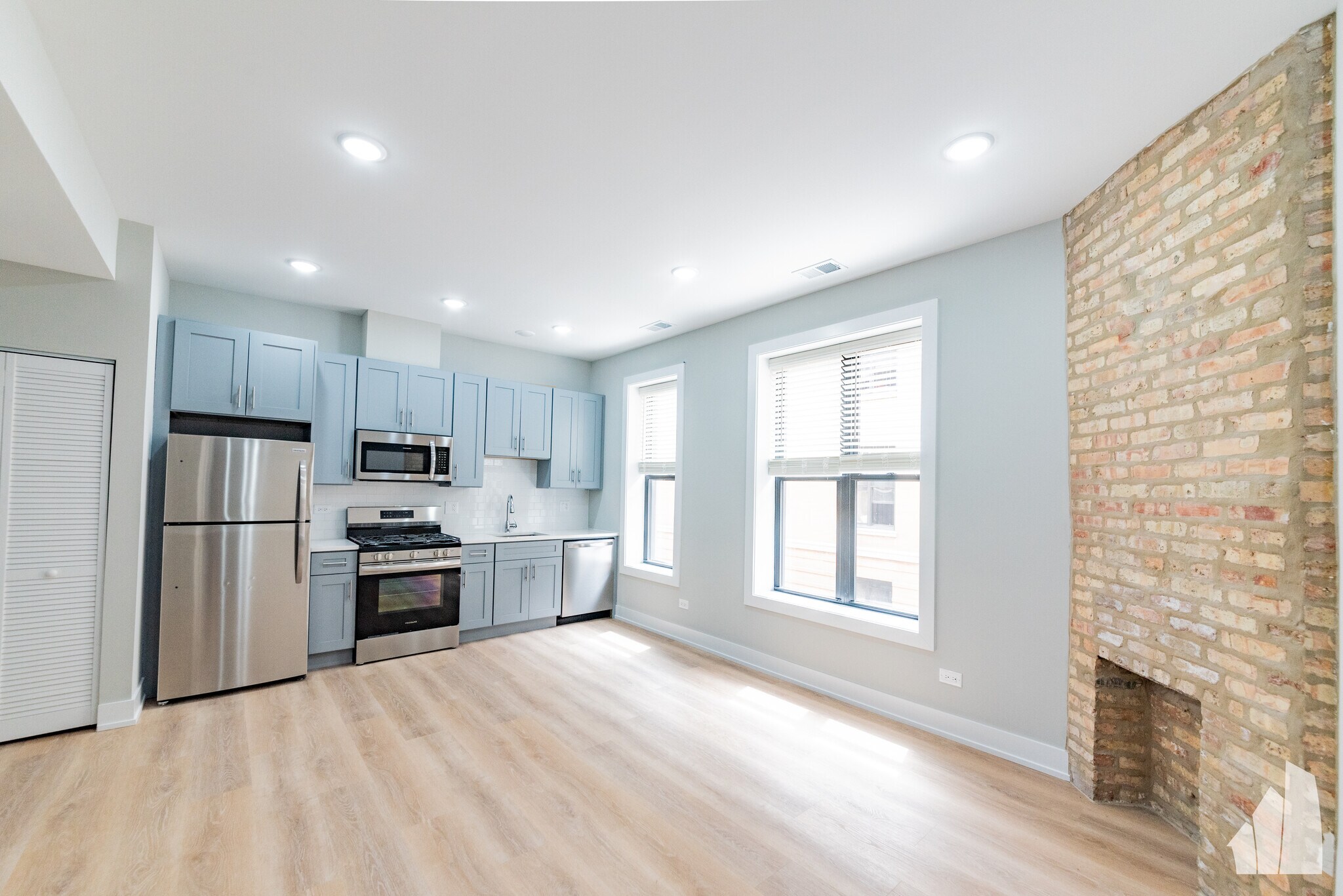 Building Photo - 437 W Belden Ave