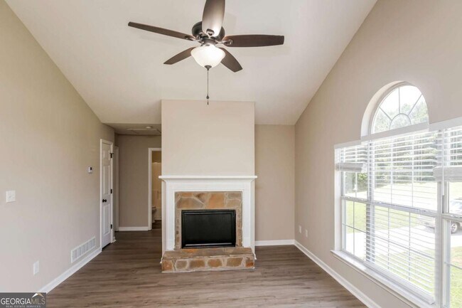 Building Photo - 37 Ridgefield Dr