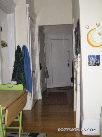 Building Photo - 583 Beacon St