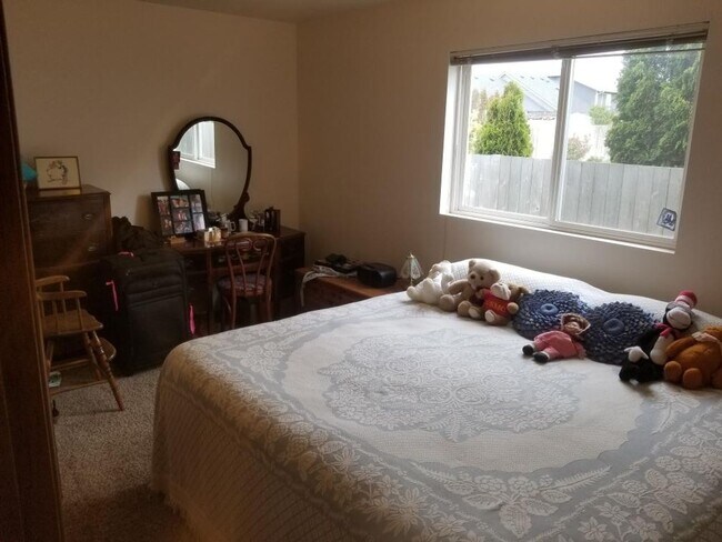 Building Photo - 3 Bed 2 Bath - Garage - Dog Friendly - NAS Whidbey