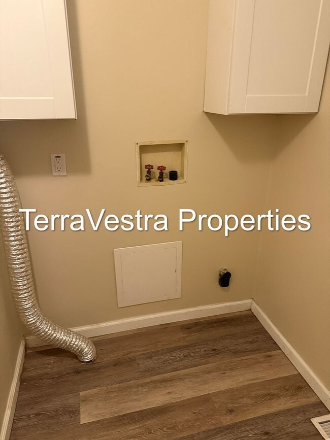 Building Photo - Single Family in Williamstown. Eligible fo...