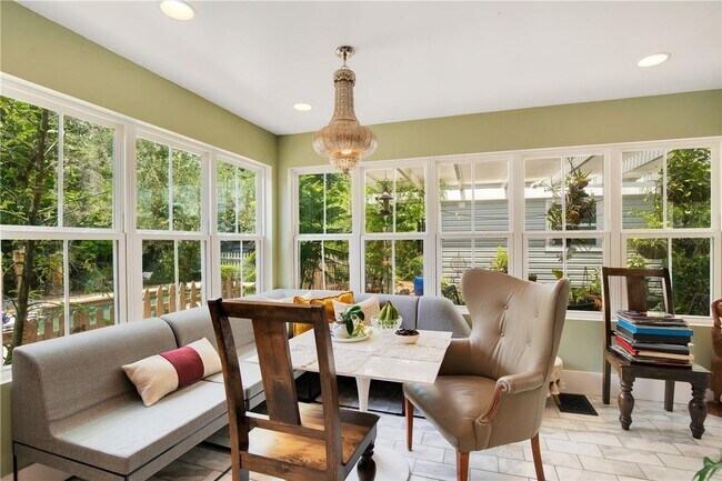 Building Photo - Queen Anne Victorian Estate