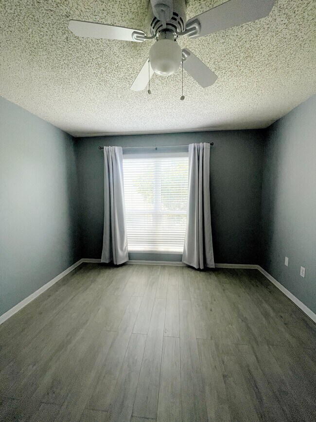 Building Photo - 610 Windrush Bay Dr